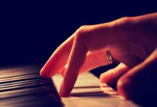 撒丁岛雄狮咆哮萨兰托，卡利亚里客场斩获三分，胜利号角嘹亮！