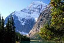 撒丁岛雄狮咆哮萨兰托，卡利亚里客场斩获三分，胜利号角嘹亮！